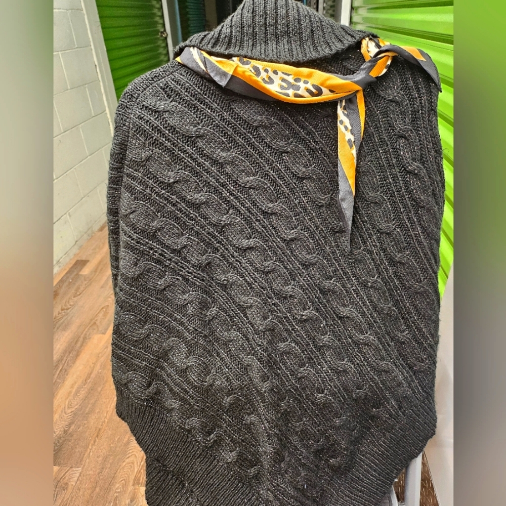 Womans poncho♡ black and silver turtle neck Pre-owned Good condition♡